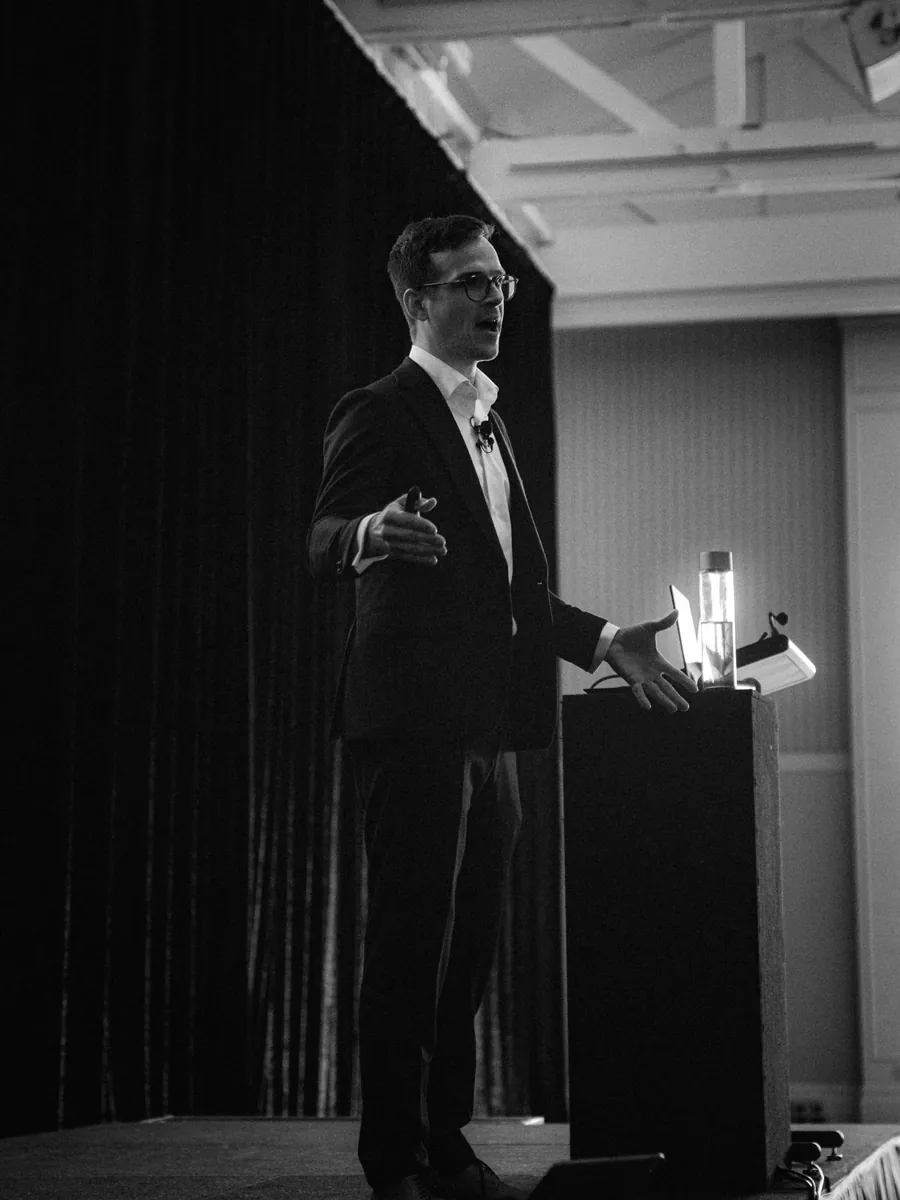 Dr Yannick van Hierden speaking at an executive workshop
